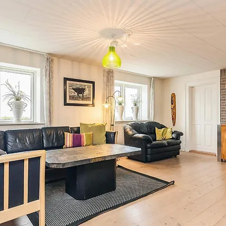 16 Person In Vestervig